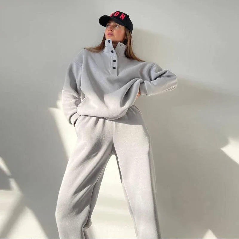 Conjunto Feminino de Botões com Gola Alta de Duas Peças