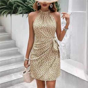 Vestido Curto Sem Manga de Bolinha Plissado