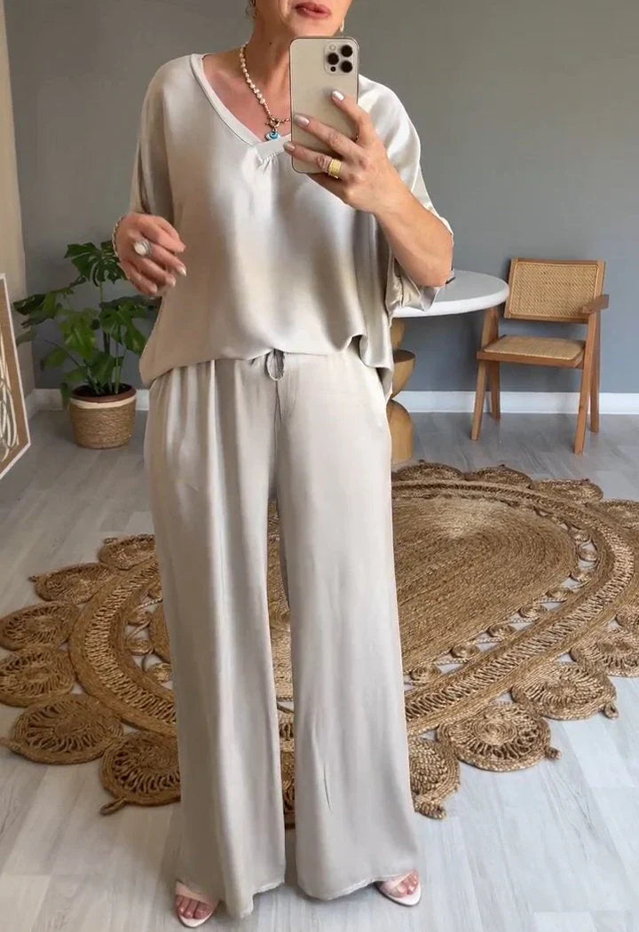 Conjunto de Cetim com Decote em V de Duas Peças